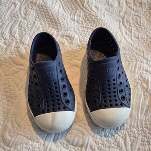 Native Jefferson navy & white size C7 good used condition